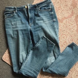 LOFT • Curvy High Waist Skinny Ankle Jeans - 26